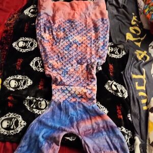 Colorful Mermaid Tail Blanket